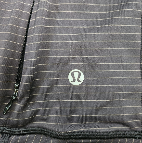 Lululemon Run For Gold 1/2 Zip - Size 6 - Picture 11 of 12